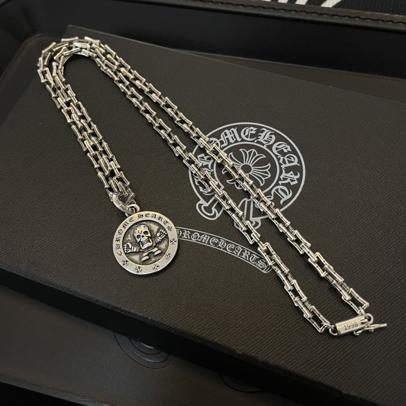 Ch*0me He**ts necklaces